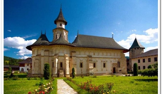 Trei milioane de euro pentru un contract de restaurare a mânăstirii Putna - putna2-1395921176.jpg