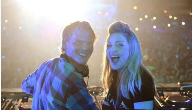 DECES ÎNVĂLUIT ÎN MISTER / Industria muzicală, devastată de moartea lui Avicii - pwjmmdg0nmq3mjjlnmy5ymi4nmq0ngri-1524294564.jpg