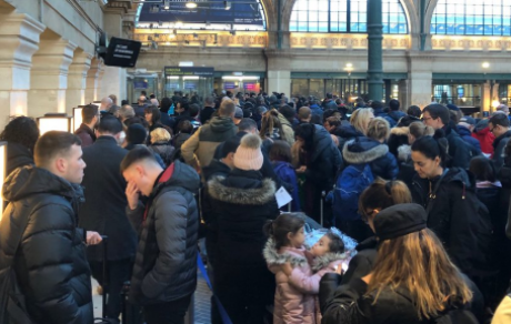 Atenționare de călătorie în Franța, e haos la vămile spre Anglia - queuesgaredunordparisarticleimag-1552598955.jpg