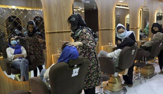 Talibanii au ordonat închiderea saloanelor de înfrumuseţare din Afganistan