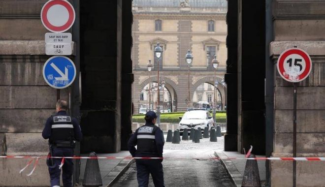 O nouă alertă cu bombă la Palatul Versailles, care este evacuat - r00800600w800h600fmax-1697542510.jpg