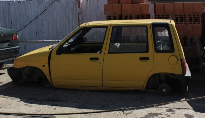 Poliția Locală ridică mașini - rabla-1369293865.jpg