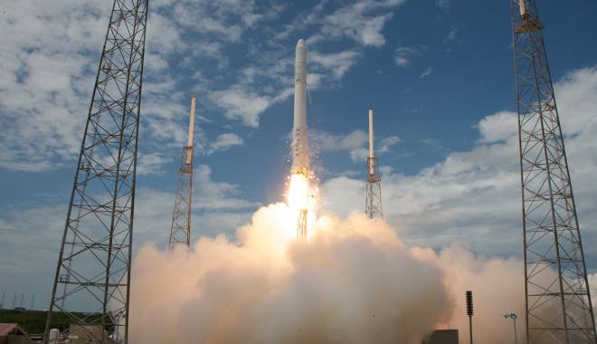 SpaceX a readus pe Terra prima treaptă a rachetei Falcon 9 - racheta-1450805654.jpg