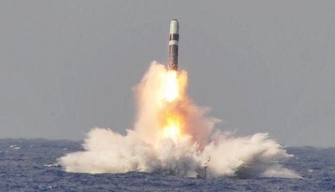 Rusia a lansat rachete balistice de pe 2 submarine nucleare - racheta-1566640887.jpg