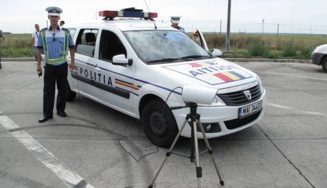 Doi șoferi prinși pe autostrada A3 cu peste 200km/h - radar-1433083338.jpg
