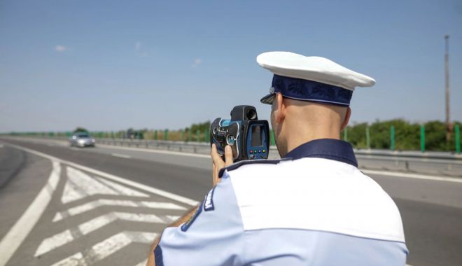 Șofer prins cu 243 km/oră pe Autostrada A3. A vrut să le arate copiilor din mașină ce viteză poate atinge