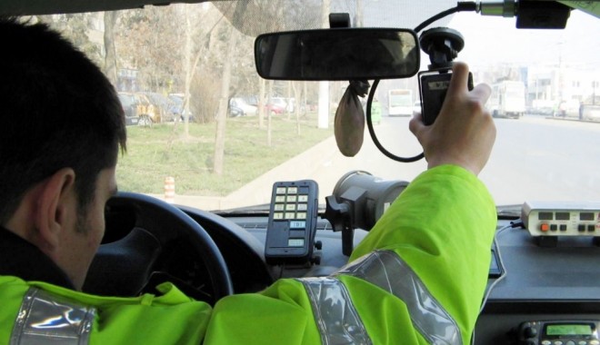 Sute de șoferi din Medgidia, amendați pentru viteză - radar1339946525-1366061676.jpg