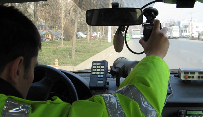 Un șofer mergea cu 209 km/h pe Autostradă, în timp ce se afla în mașină cu familia - radar138046000-1376832976.jpg