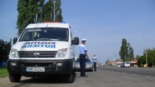 Tânăr de 19 ani, prins când circula cu 214 kilometri la oră pe autostradă. Depășea pe banda de urgență - radar157595400-1509960897.jpg