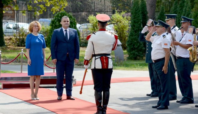 Cu ochii pe Radmila! Vine la sediul Ministerului Apărării - radmila-1570462524.jpg