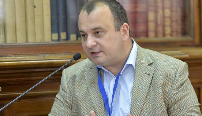 Universitarul Radu Carp, invitatul mesei rotunde de la Biblioteca județeană din Constanța - raducarp-1671103011.jpg