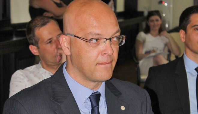 Ședință cu directorii constănțeni de școli - raducupopescu-1378737374.jpg