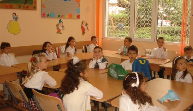 Cine e vinovat că luni nu vor fi manuale școlare - raducupopescu1-1410542732.jpg