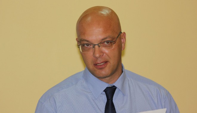 Directori de școli schimbați - raducupopescu81354123216-1354193049.jpg