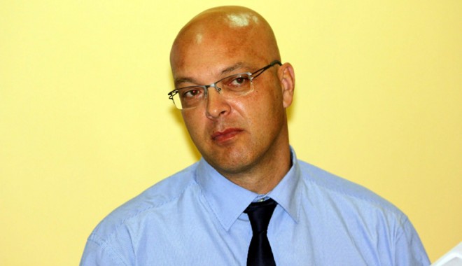 Răducu Popescu luptă pe toate fronturile împotriva viciilor elevilor - raducupopescu9-1349970464.jpg