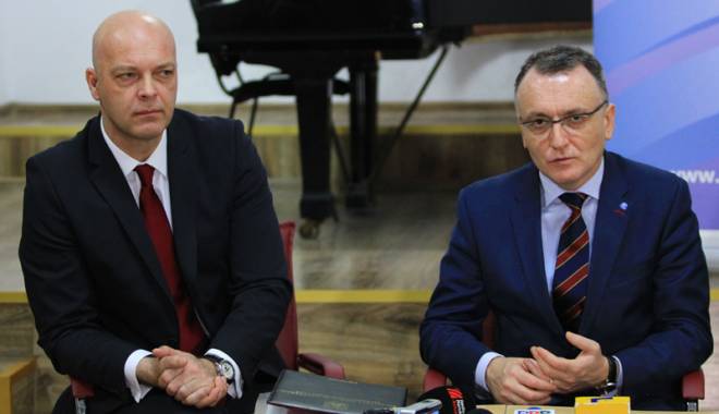 Ministrul Sorin Cîmpeanu, față-n față cu directorii constănțeni - raducupopescusorincimpeanu1-1425667138.jpg