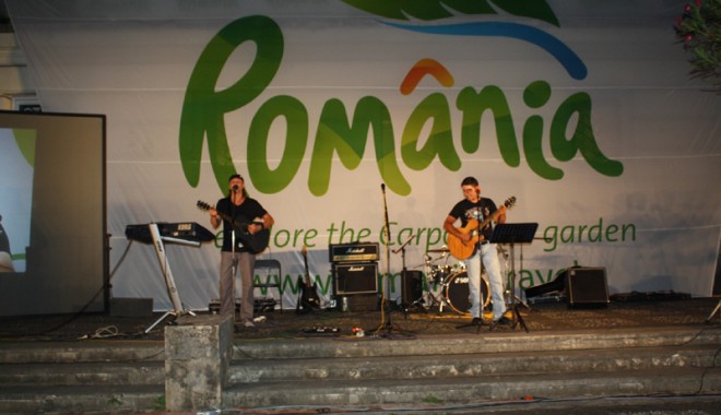 Artiști români din diaspora expun la Accademia di Romania - radupietreanusimihainapu-1312993162.jpg