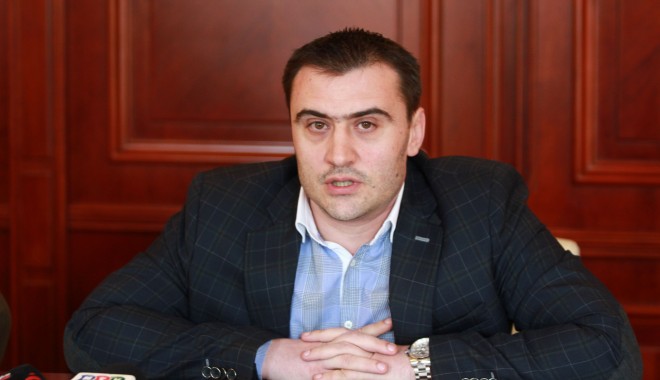Prefectul Radu Volcinschi a primit vizita unor profesori - raduvolcinschi-1397136662.jpg