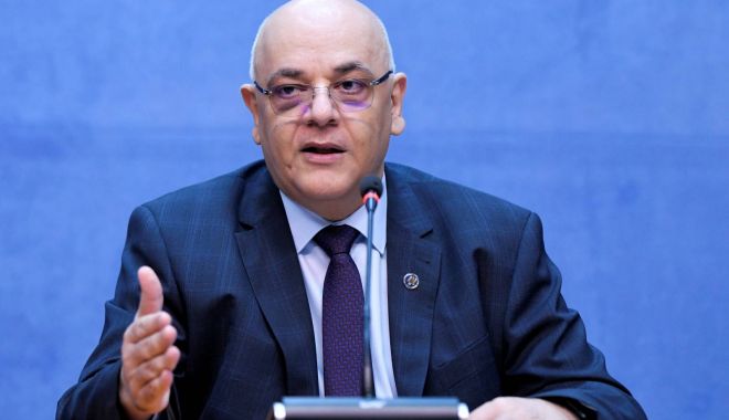 Raed Arafat: „Desfăşurarea cursurilor în şcoli cu prezenţă fizică este una normală” - raedarafatmascaautobuze-1629902678.jpg