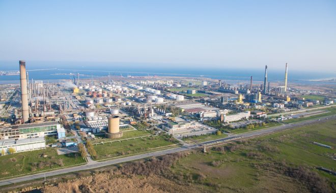 Rompetrol Rafinare, volum record de țiței procesat în primul semestru al lui 2019 - rafinariapetromidia-1566240134.jpg