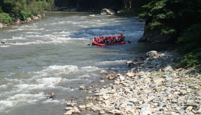 Sezonul de rafting pe Defileul Jiului se deschide la sfârșitul săptămânii - rafting-1396532837.jpg