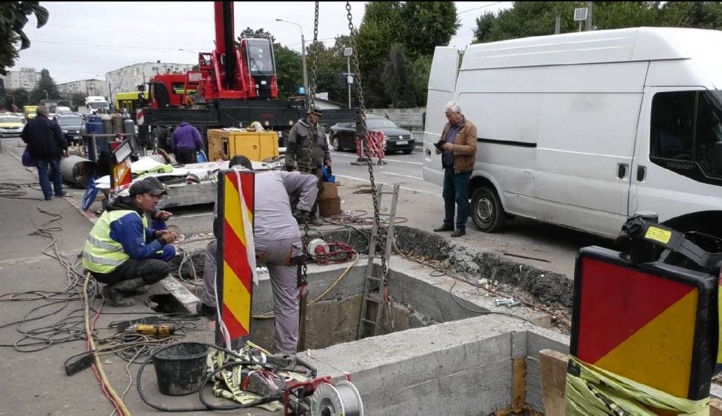 Lucrările de înlocuire a conductelor vechi se desfășoară conform graficului de lucru - raja-1726765795.jpg