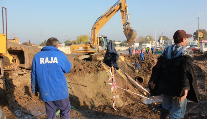 Galerie foto / DOREL LOVEȘTE LA CONSTANȚA. Iată ce dezastru au făcut constructorii unei benzinării care au avariat magistrala RAJA de apă - raja51382513423-1382513915.jpg