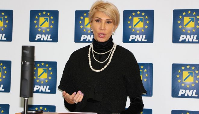 Raluca Turcan: 