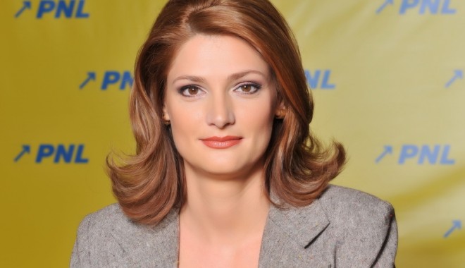 Constănțeanca RAMONA MĂNESCU, NOUL MINISTRU al TRANSPORTURILOR, a depus jurământul - ramonamanescu-1377524460.jpg