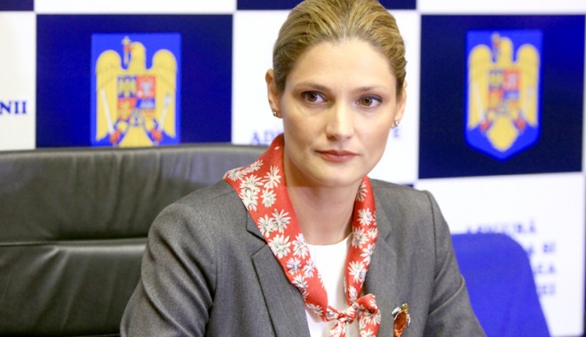 Ministrul Transporturilor, Ramona Mănescu, se opune transferului portului Constanța la municipalitate - ramonamanescu2-1381512463.jpg