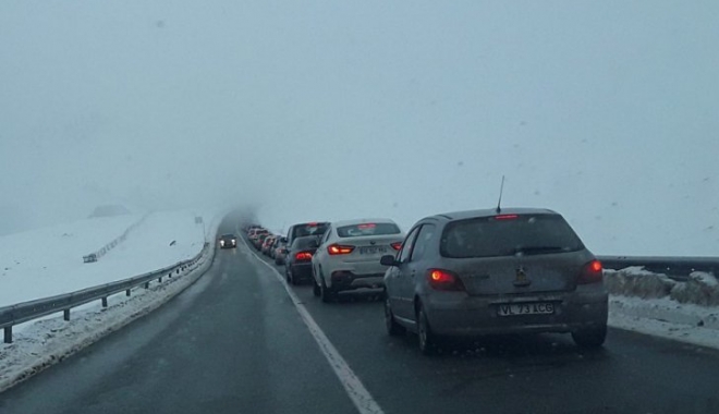TRAFIC INFERNAL pe Transalpina: la fel ca pe Valea Prahovei, se circulă bară la bară - rancatransalp1023x55364621900-1514896871.jpg