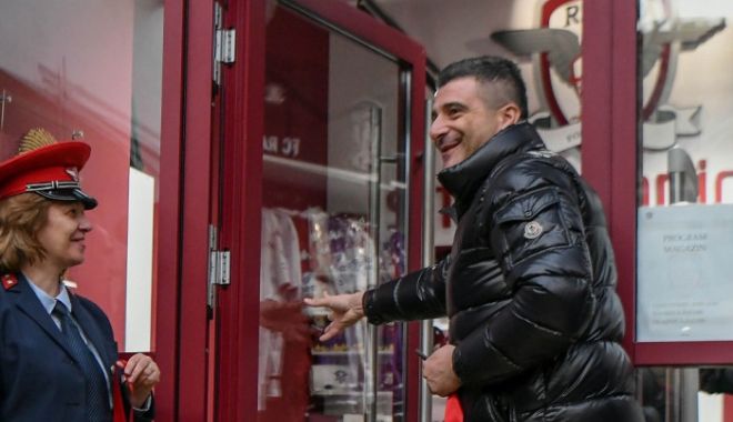 Clubul FC Rapid a redeschis, după 30 de ani, fan-shop-ul din Gara de Nord - rapid-magazin-1700830201.jpg