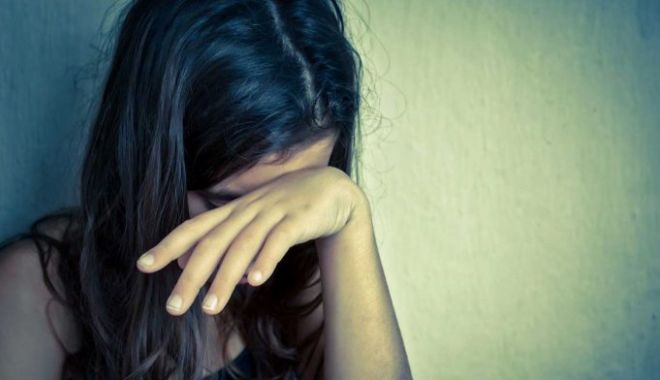 Caz șocant! Elevă drogată și violată, după ce a fost sechestrată în casa uneia dintre cele patru agresoare