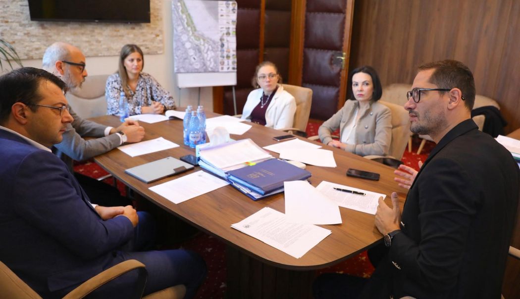 Costin Răsăuțeanu a inițiat un parteneriat în sprijinul tinerilor - rasauteanu-tineri15-1761055360.jpg