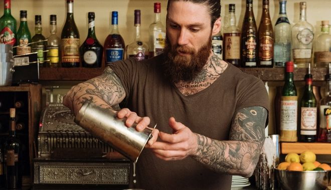 Rața iarăși se milogește la barman - rata-1576106707.jpg