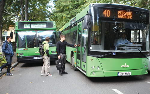 Femeie căzută în autobuz după ce șoferul a frânat brusc - ratc13274380541401970858-1404822874.jpg