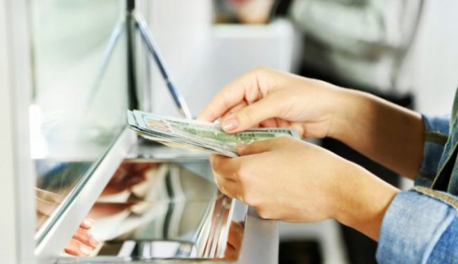 E oficial: Românii își pot amâna ratele la bănci. Anunţul făcut de Guvern - rate696x464-1658919984.jpg