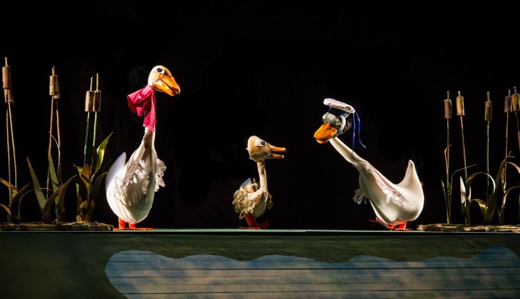 Spectacolul "Rățușca cea urâtă", în dublă reprezentație la Teatrul "Căluțul de Mare"