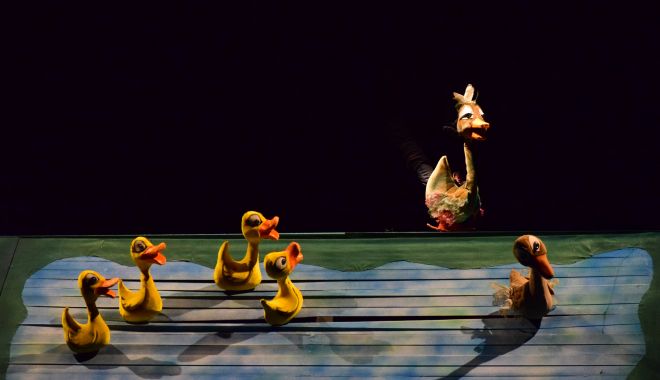 „Răţuşca cea urâtă” revine la Teatrul „Căluţul de mare” - ratuscaceaurata18-1609787093.jpg