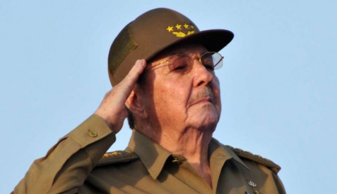 Raul Castro va participa la funeraliile lui Nelson Mandela - raul-1386614963.jpg