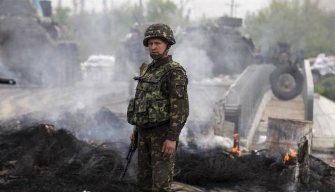 Ucraina / Șef militar rebel, ucis în estul separatist prorus - razboi-1449941702.jpg
