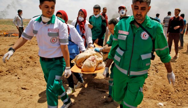GALERIE FOTO / MĂCEL ÎN GAZA. Peste 40 de morți și 1.000 de răniți, în ziua inaugurării Ambasadei SUA din Ierusalim - razboi2-1526309708.jpg