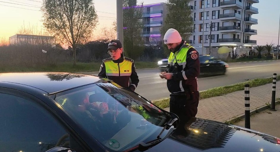 Nu vă mai forțați norocul! Polițiștii opresc vehicule la control - razie-1745655760.jpg