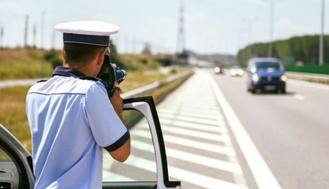 La pândă de vitezomani pe Autostrada Soarelui. Zeci de șoferi amendați, într-o oră - razieautostrada-1597947464.jpg