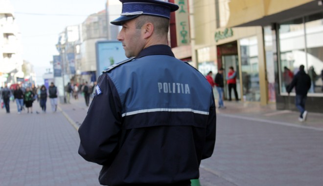 Razii pentru prinderea bișnițarilor de țigări - razieinpiataabator1389372555-1397573870.jpg
