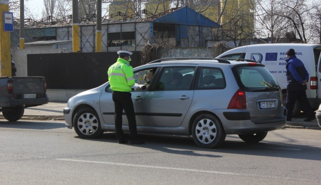 Polițiștii rutieri au împânzit județul cu radare - raziepolitarutiera-1365763258.jpg