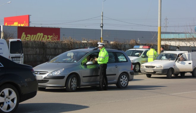 Atenție, șoferi! Unde acționează astăzi polițiștii rutieri - raziepolitarutiera1-1395391023.jpg