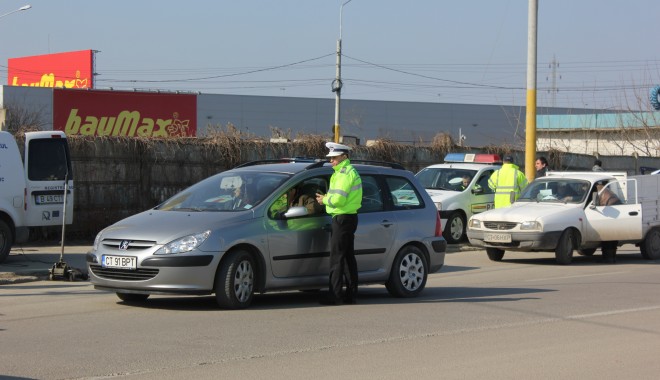 Acțiuni de amploare ale polițiștilor în municipiul Constanța - raziepolitarutiera2-1366205776.jpg