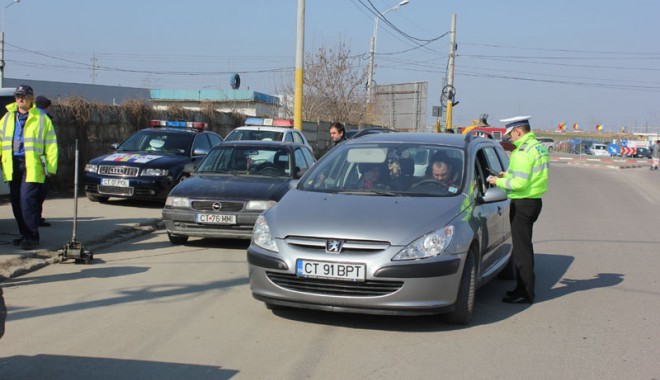 Razie de amploare a polițiștilor constănțeni - raziepolitarutiera6-1362414335.jpg