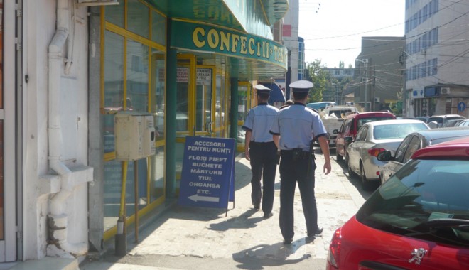 Polițiștii constănțeni, prezenți în școli. Iată de ce - raziepolitistigrivitei3134694900-1372406301.jpg